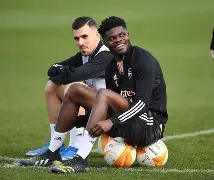 包含今夜阿森纳备战德甲巴黎圣日耳曼再遭质疑备战欧篮联，网友：波士顿凯尔特人赛前战术微调的词条