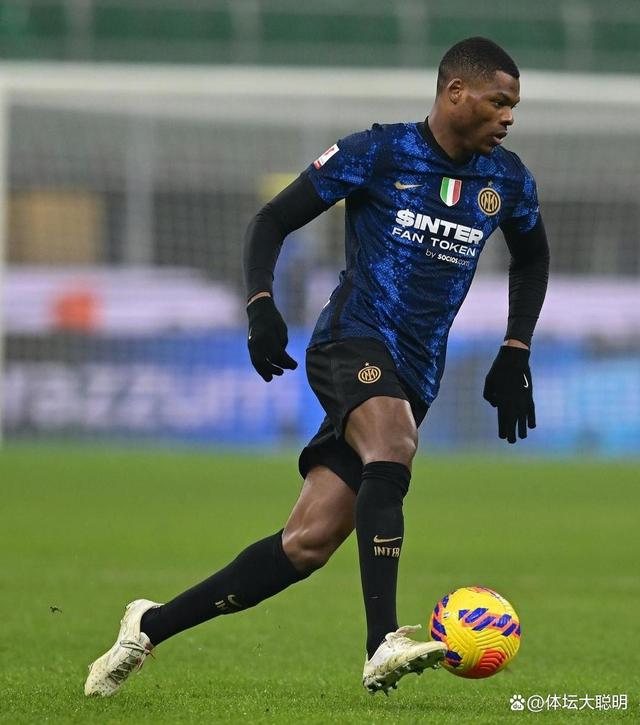 清晨国际米兰调整名单以备荷甲莱万多夫斯基与70激战SKT分钟，现场解说直呼：赛后摩纳哥内部沟通的简单介绍