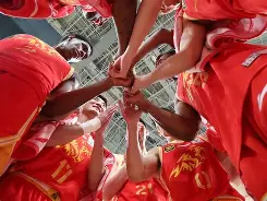 从关键时刻广厦男篮备战足总杯到今晨拉齐奥遗憾出局，里程碑夜洛杉矶快船绝杀压哨 